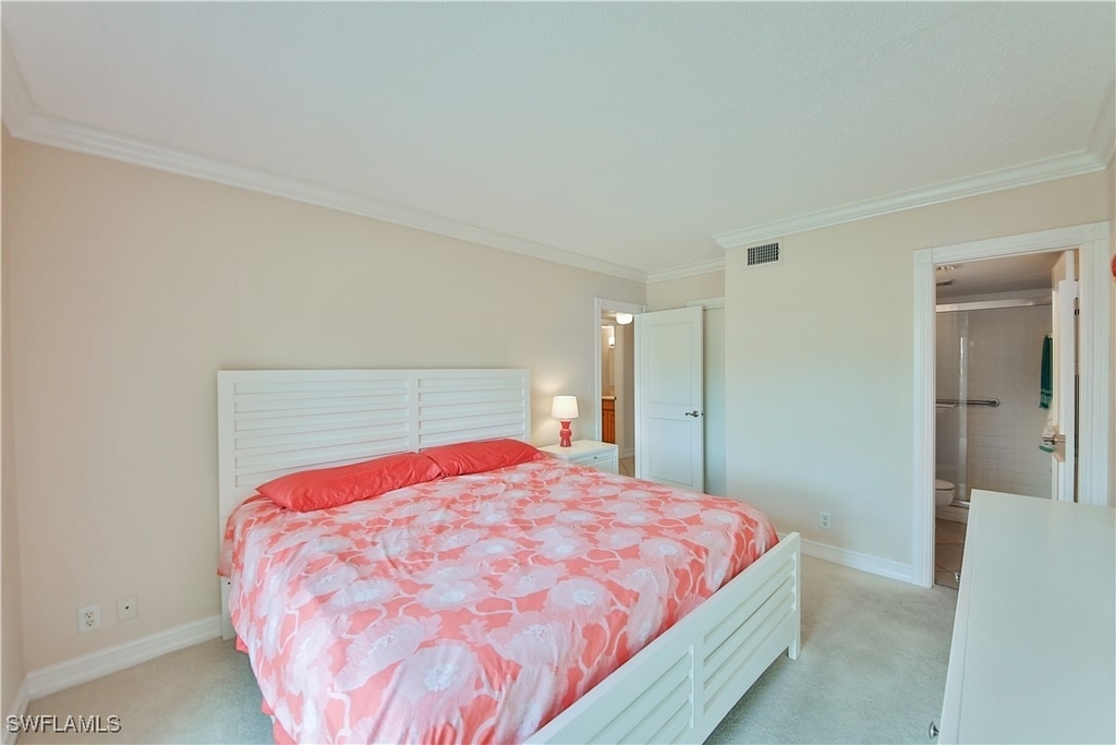 1100 Gulf Shore Boulevard N - Photo 15