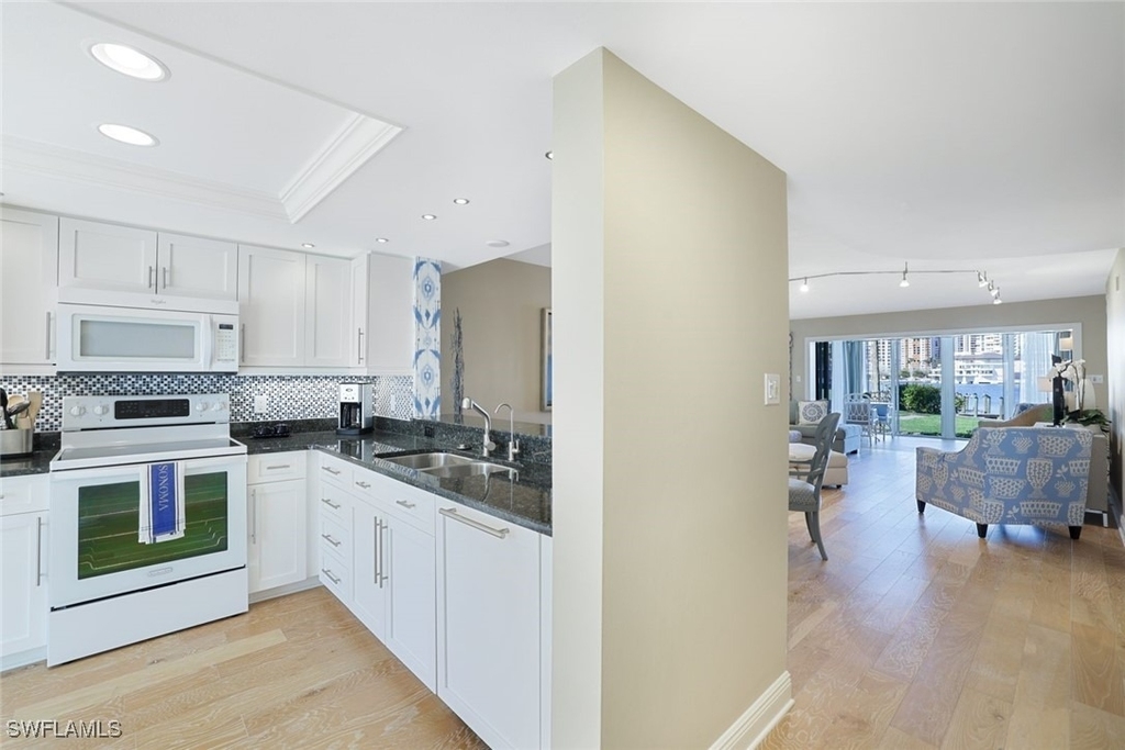 355 Park Shore Drive - Photo 4