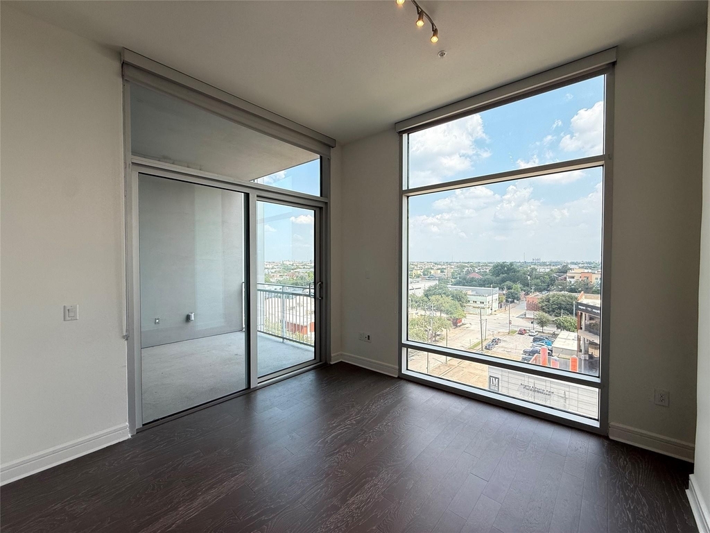 3300 Main St - Photo 3