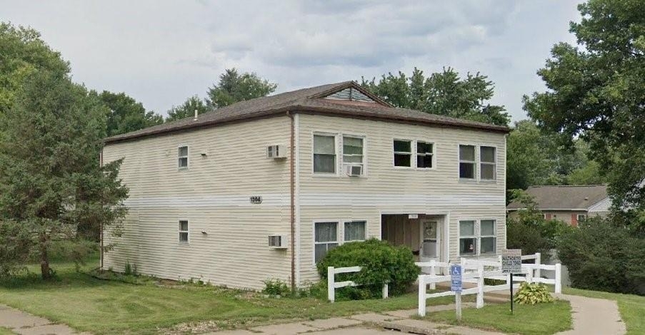 1405 Bayberry Ct - Photo 0