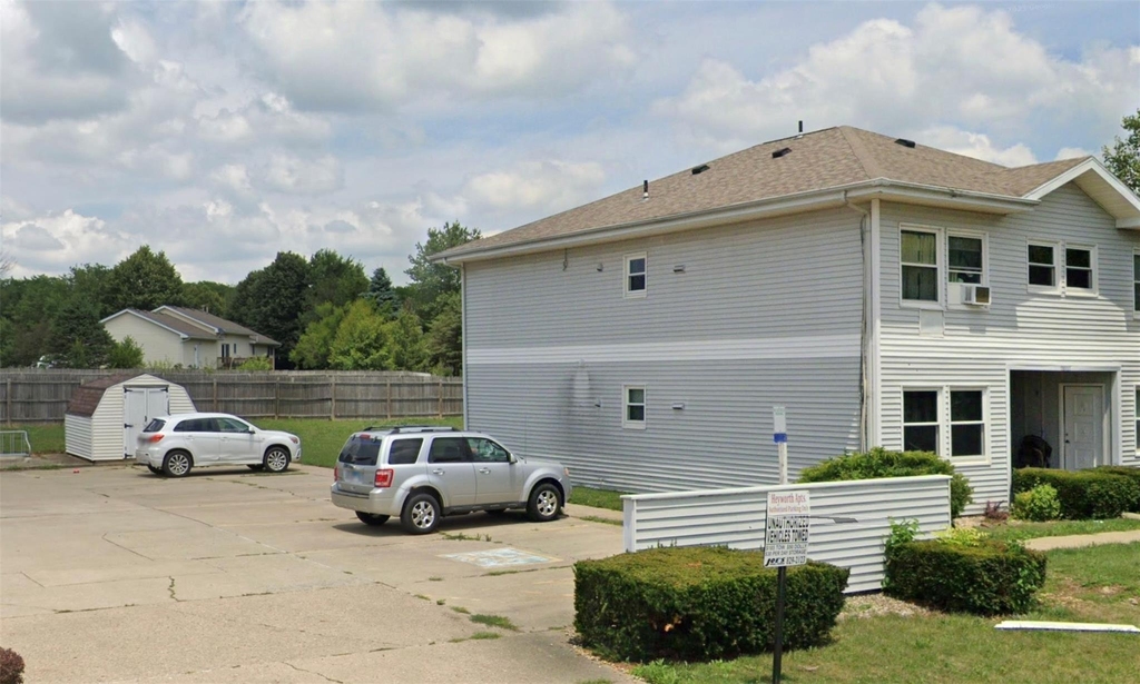 306 Wigwam St - Photo 2