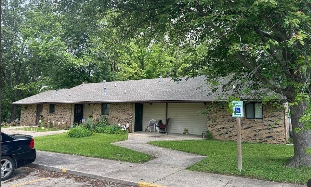 2601 Upchurch St - Photo 2