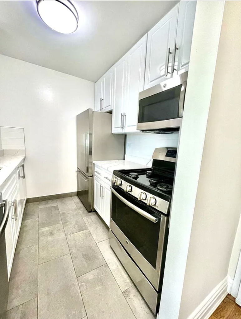  East 71st Street - Photo 2