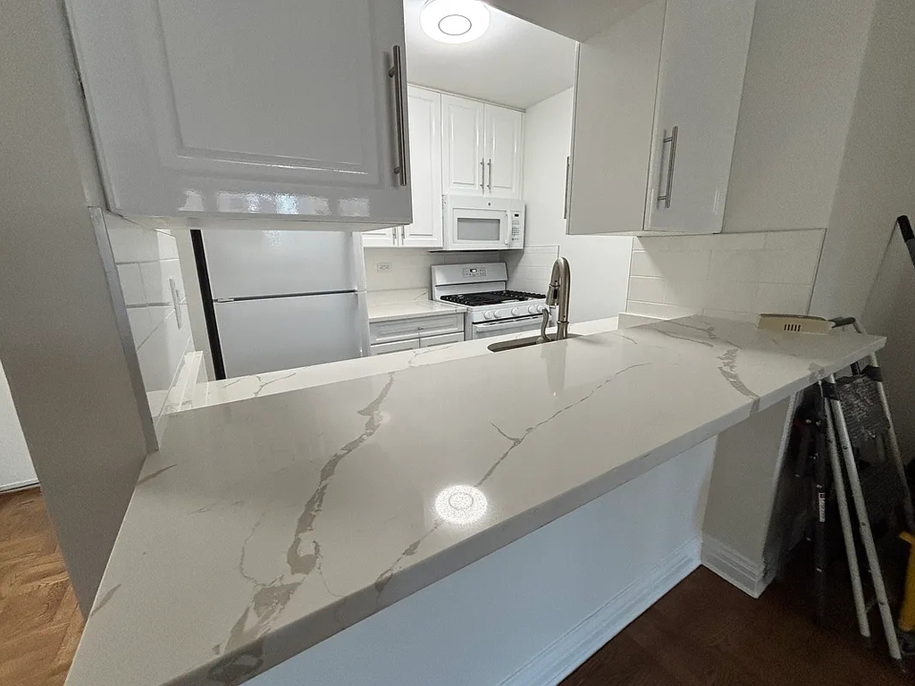  East 71st Street - Photo 3