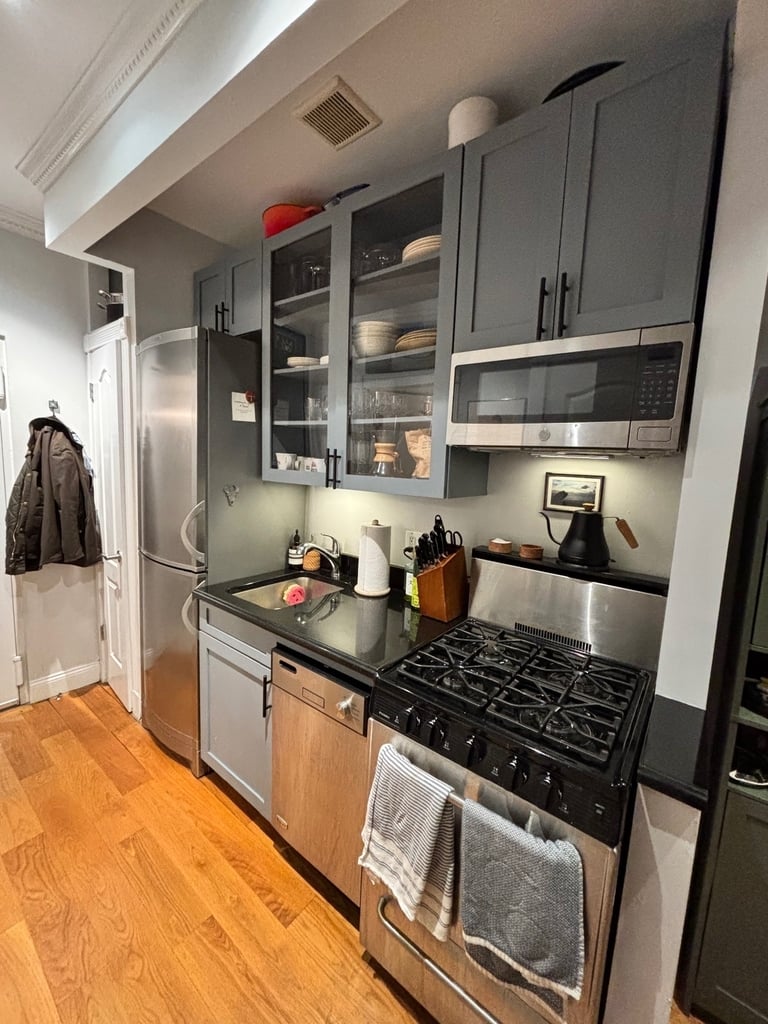 290 West 12th Street - Photo 4