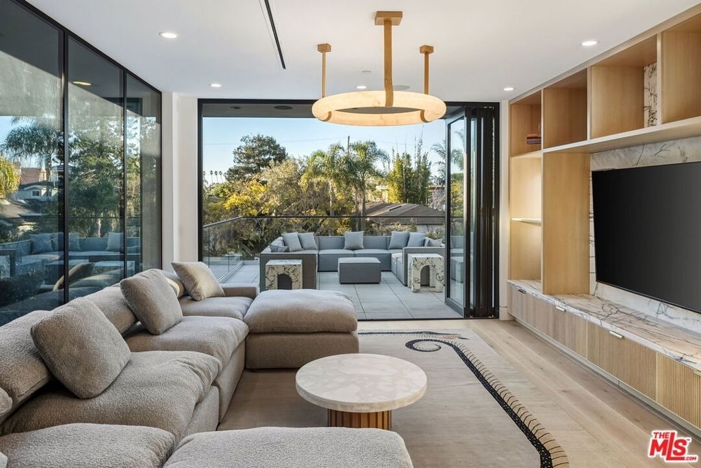 738 Palms Boulevard - Photo 19