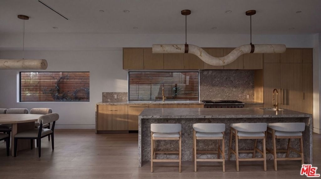 738 Palms Boulevard - Photo 2