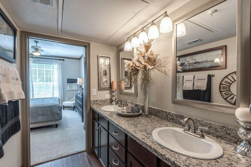 5800 Woodway Drive - Photo 21