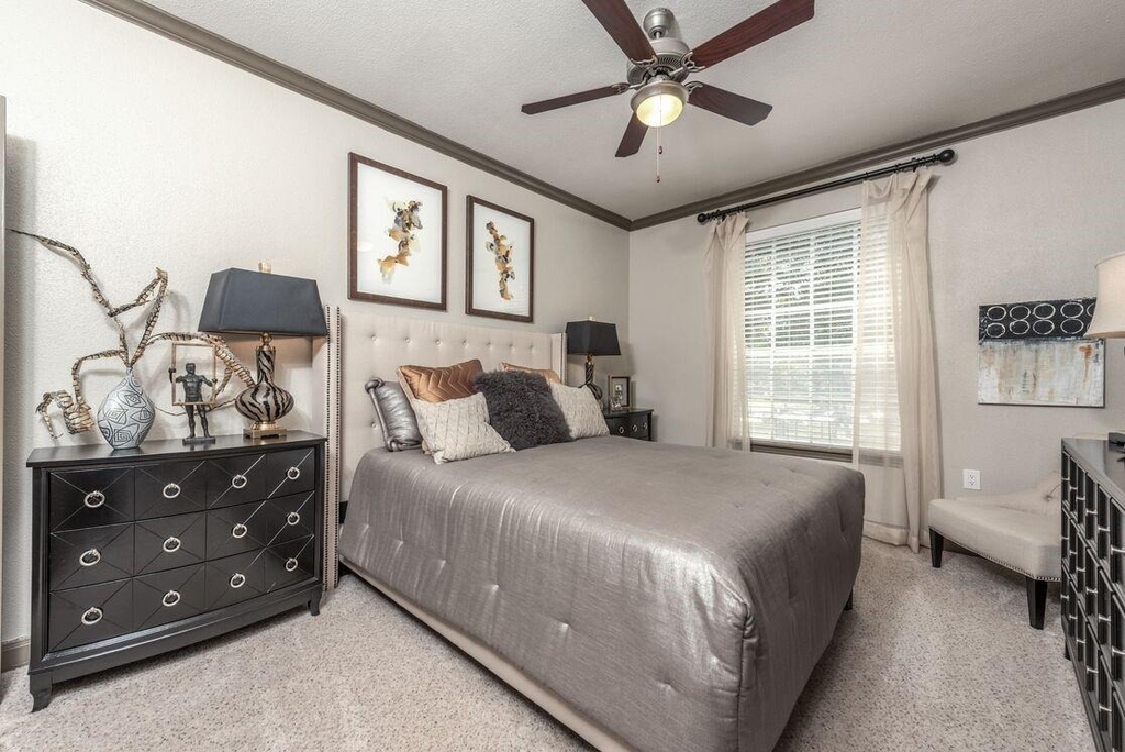 5800 Woodway Drive - Photo 4