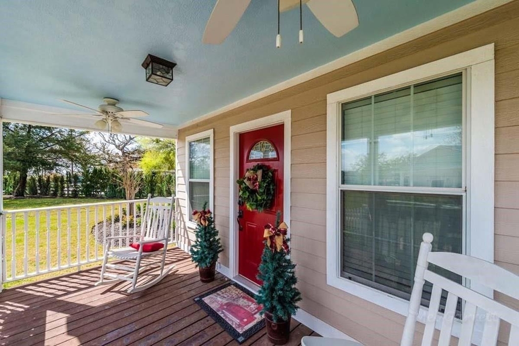 9500 Mayfield Avenue - Photo 0