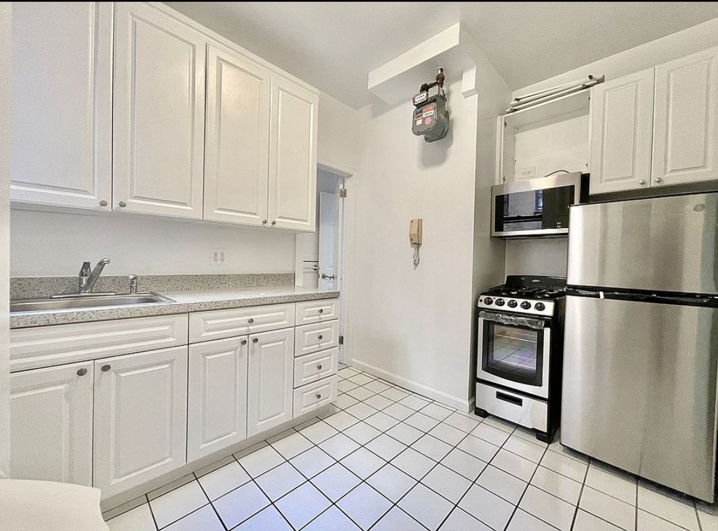 8th ave/West 45th Street - Photo 1