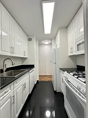 East 71st Street - Photo 4