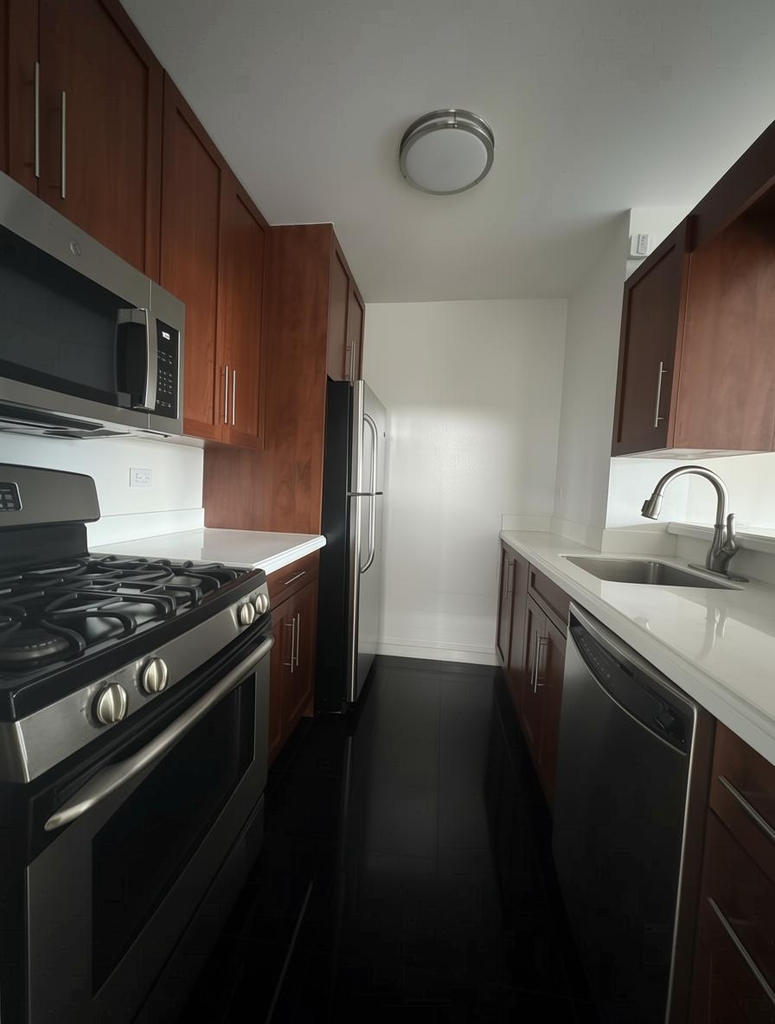 East 71st Street - Photo 4