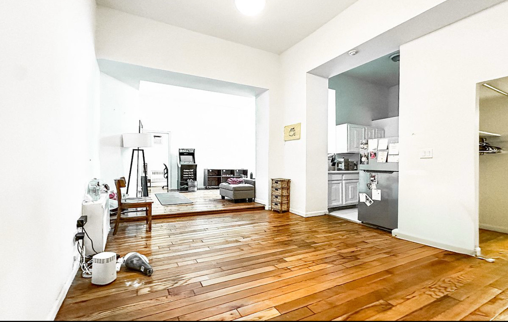 690 Greenwich Street - Photo 1