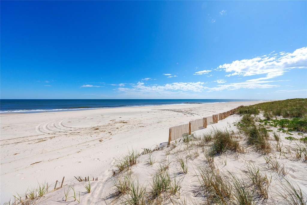 345 Dune Road - Photo 32