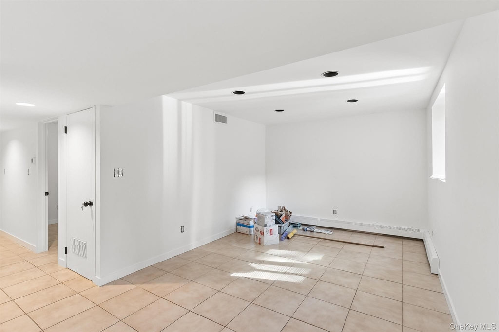 624 Noyack Road - Photo 3