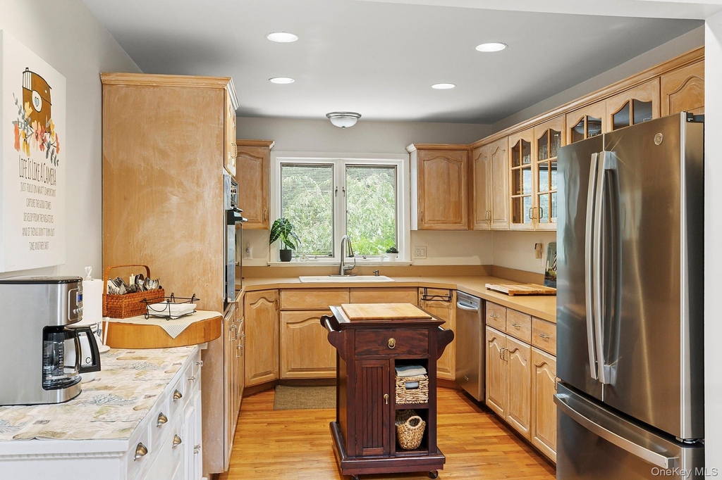 624 Noyack Road - Photo 2