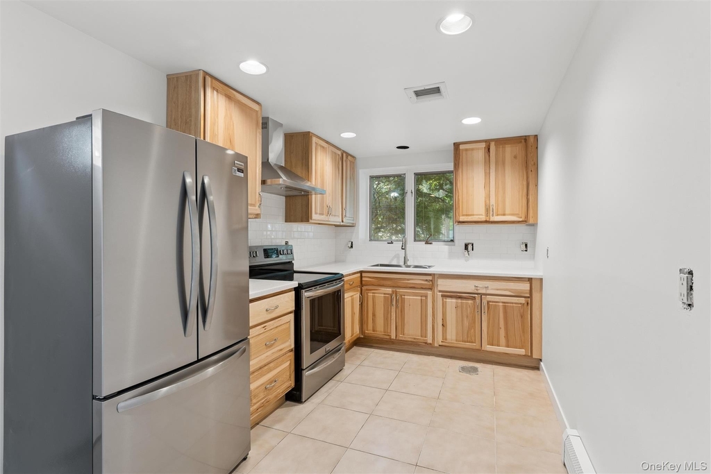 624 Noyack Road - Photo 6