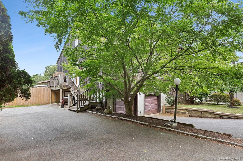 624 Noyack Road - Photo 14