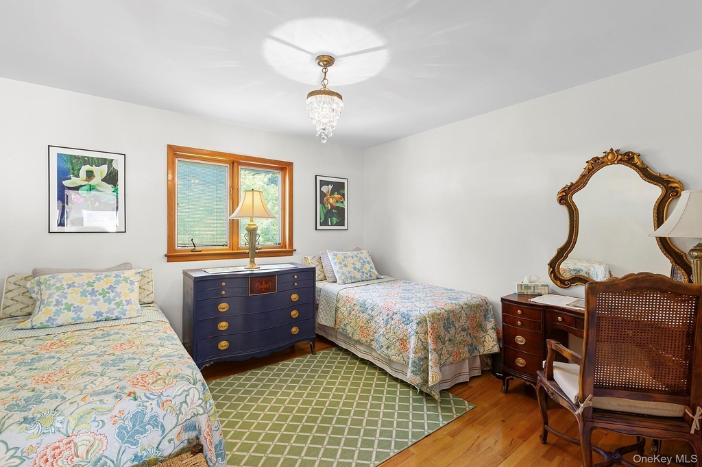 624 Noyack Road - Photo 8