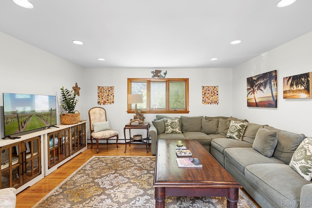 624 Noyack Road - Photo 6