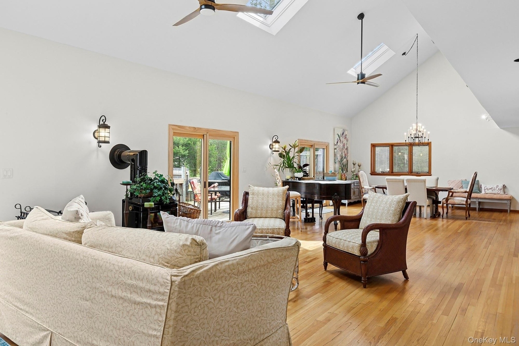 624 Noyack Road - Photo 3