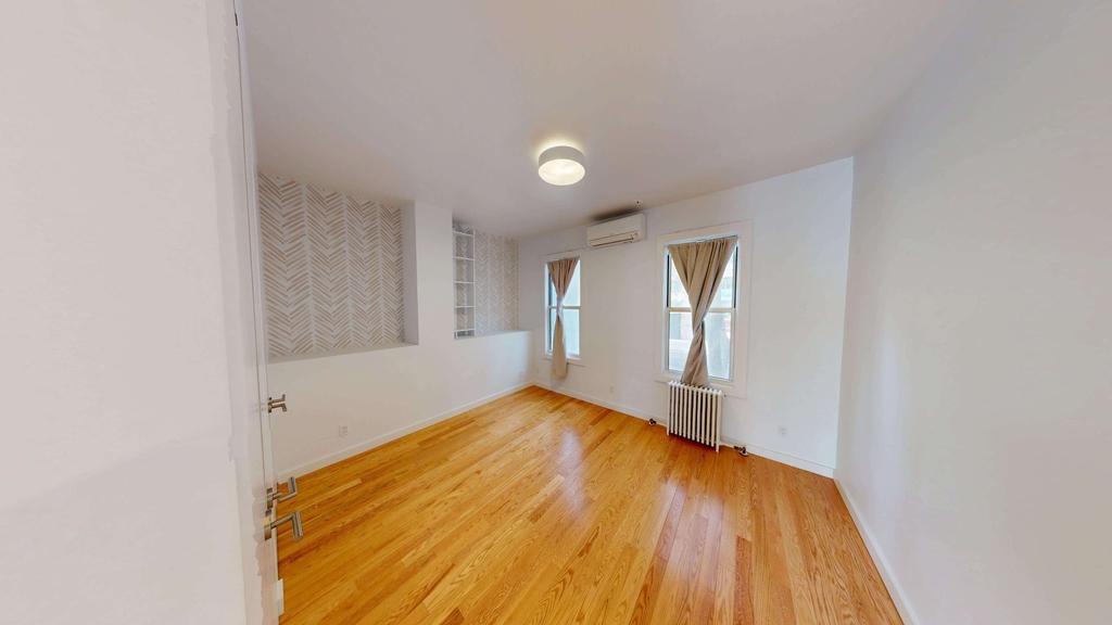 36-04 36th Avenue - Photo 13