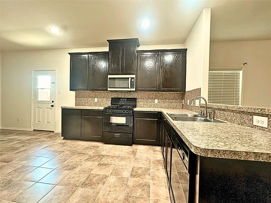 8218 Nagy Hill Street - Photo 5