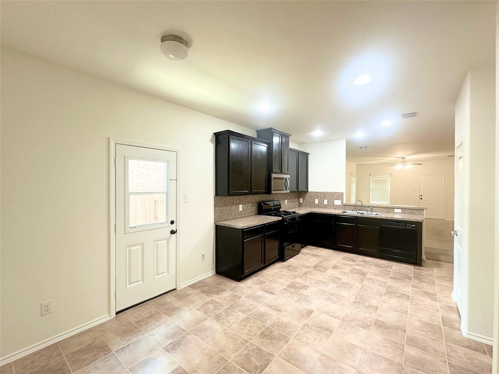 8218 Nagy Hill Street - Photo 6