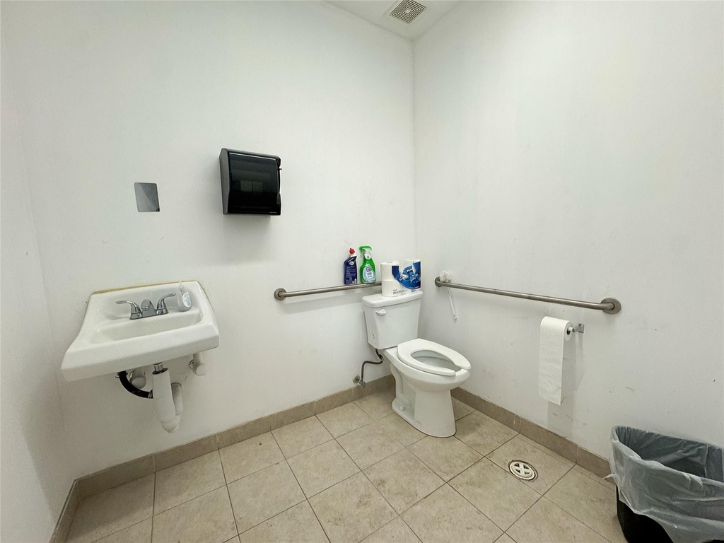 12317 Bellaire Boulevard - Photo 6