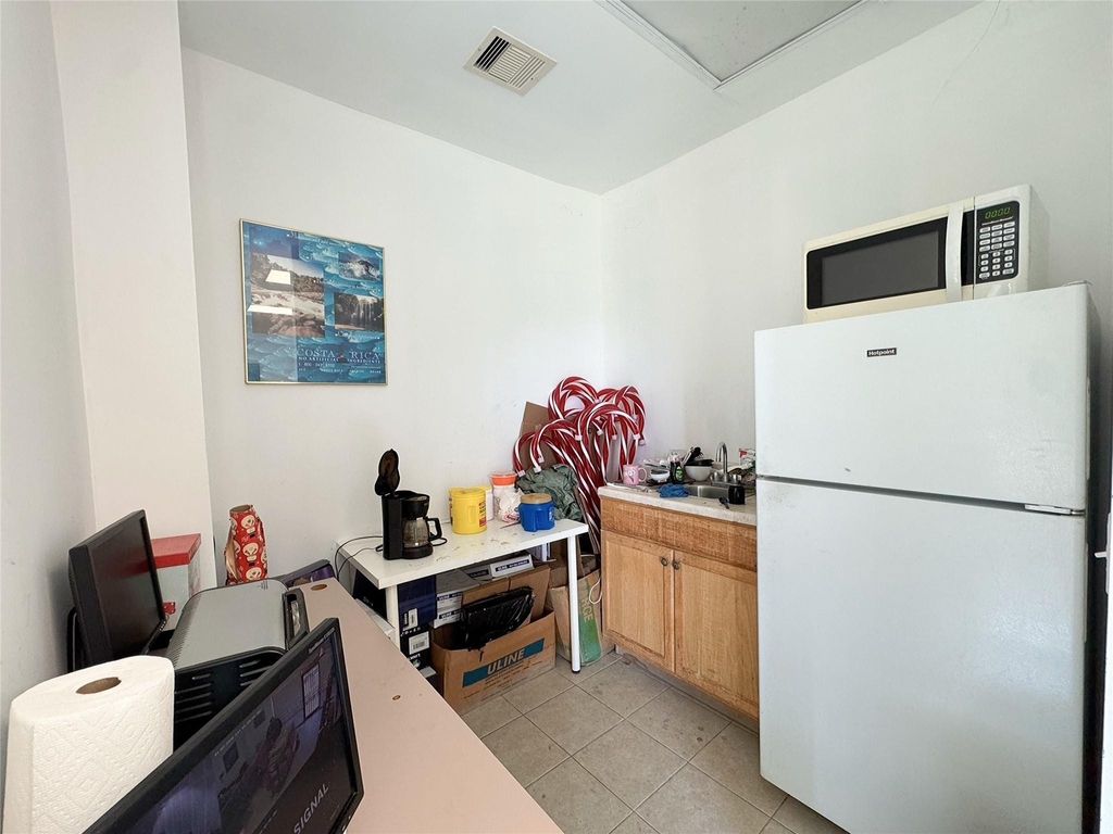 12317 Bellaire Boulevard - Photo 3
