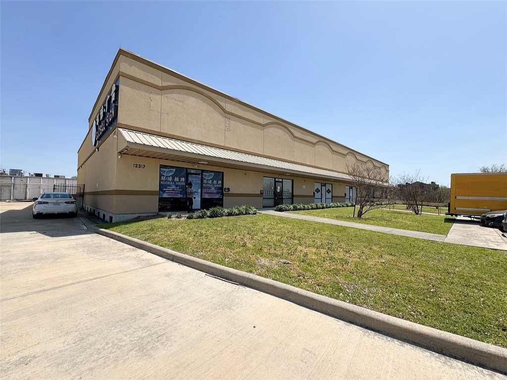 12317 Bellaire Boulevard - Photo 7