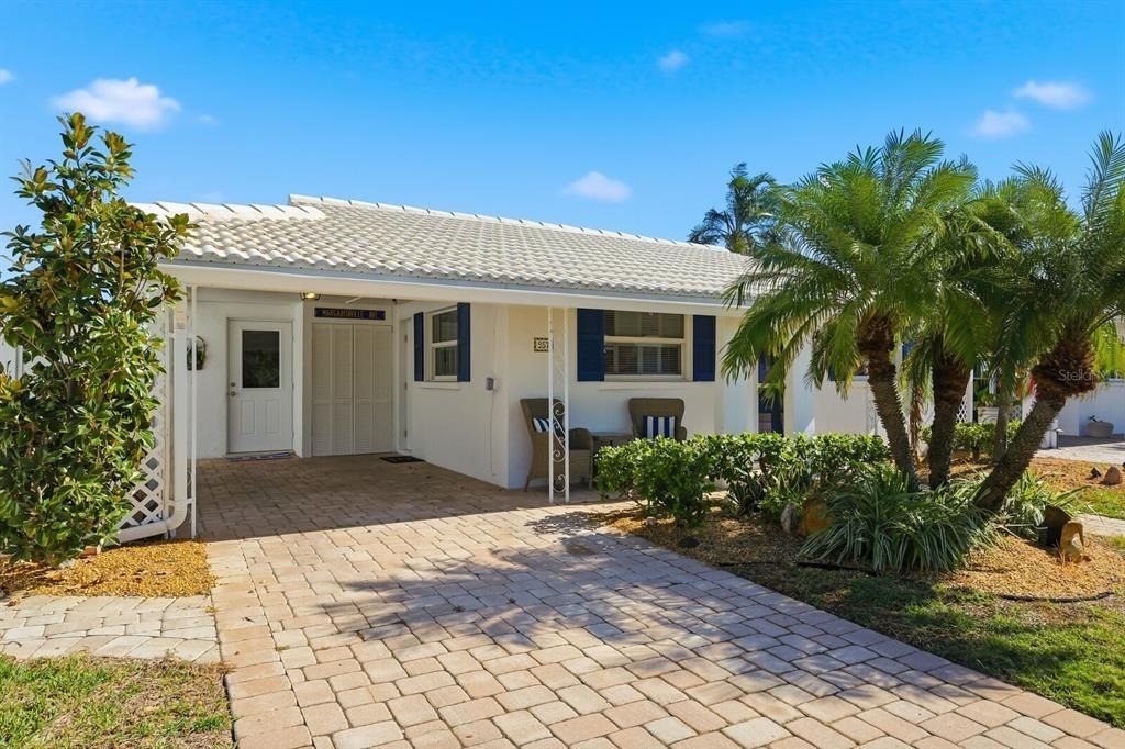 957 Spanish Drive N - Photo 2