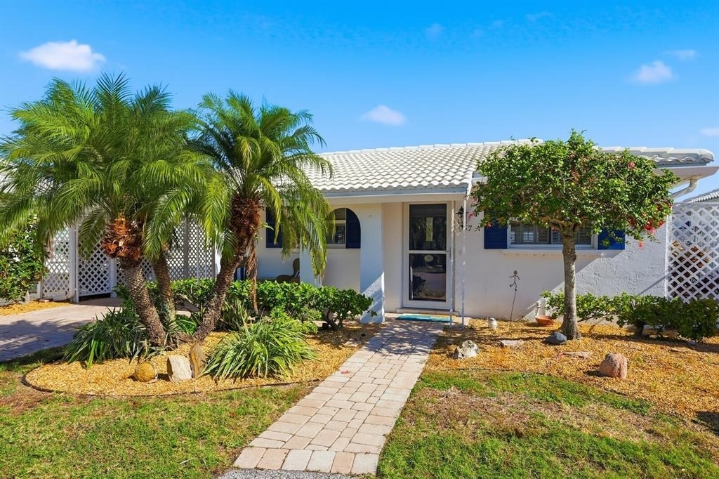 957 Spanish Drive N - Photo 0