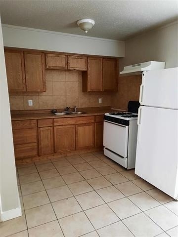 109 Mimosa Street - Photo 2