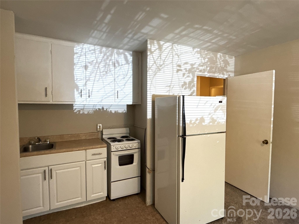 2126 E 7th Street - Photo 3