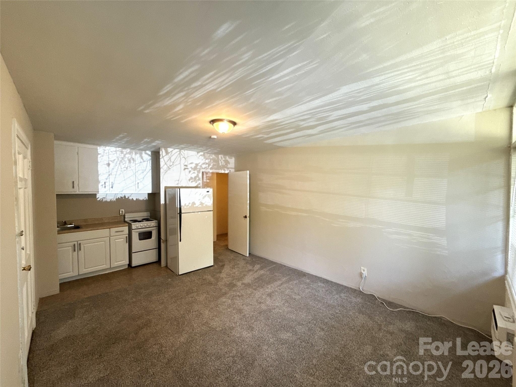 2126 E 7th Street - Photo 2