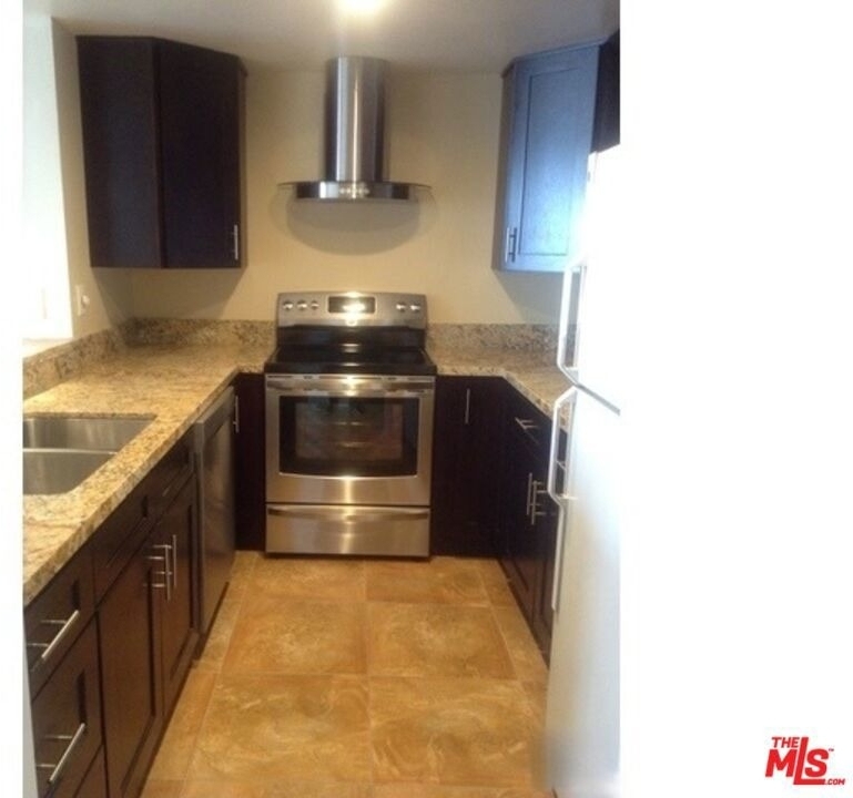 700 E Ocean Boulevard - Photo 2