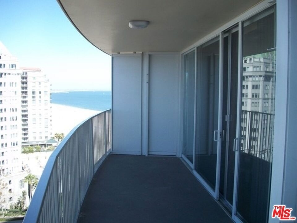 700 E Ocean Boulevard - Photo 0