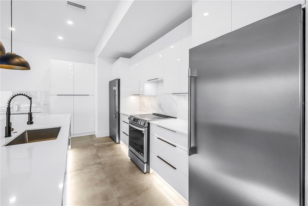2065 Goldenrod Street - Photo 10