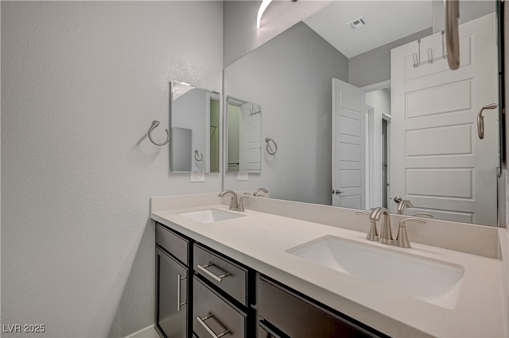 3943 Reyes Avenue - Photo 30