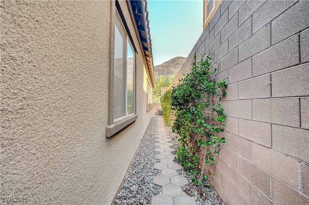 3943 Reyes Avenue - Photo 59