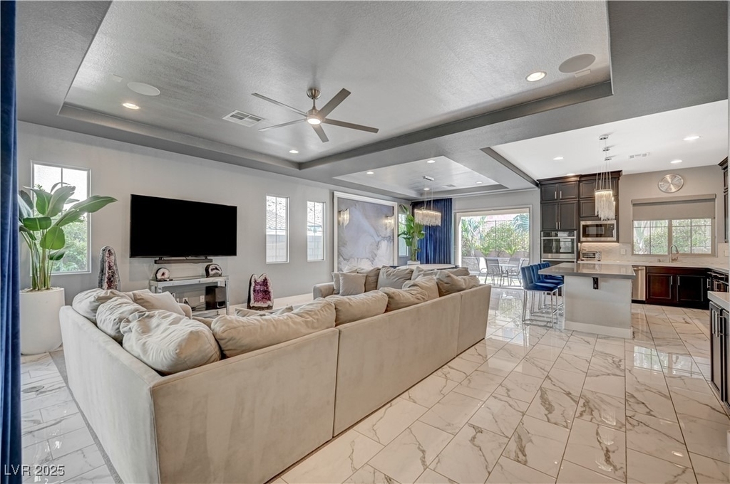 3943 Reyes Avenue - Photo 4