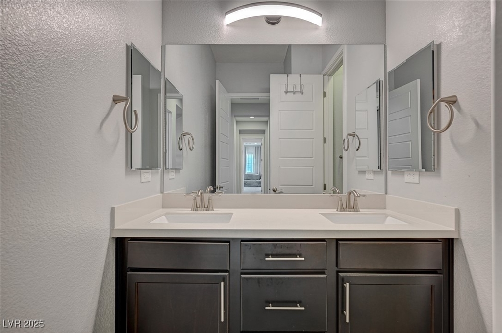 3943 Reyes Avenue - Photo 28