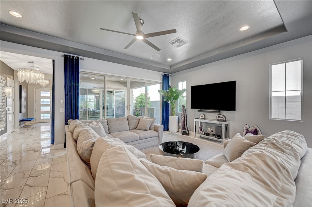 3943 Reyes Avenue - Photo 6