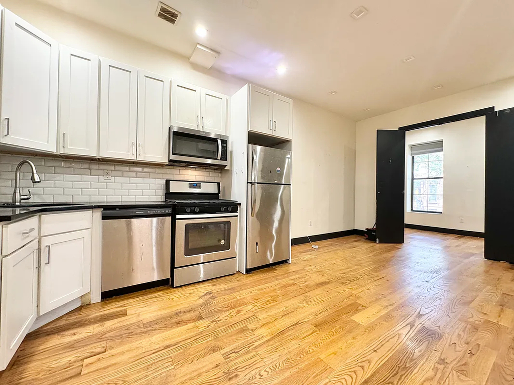 758 Putnam Avenue - Photo 4