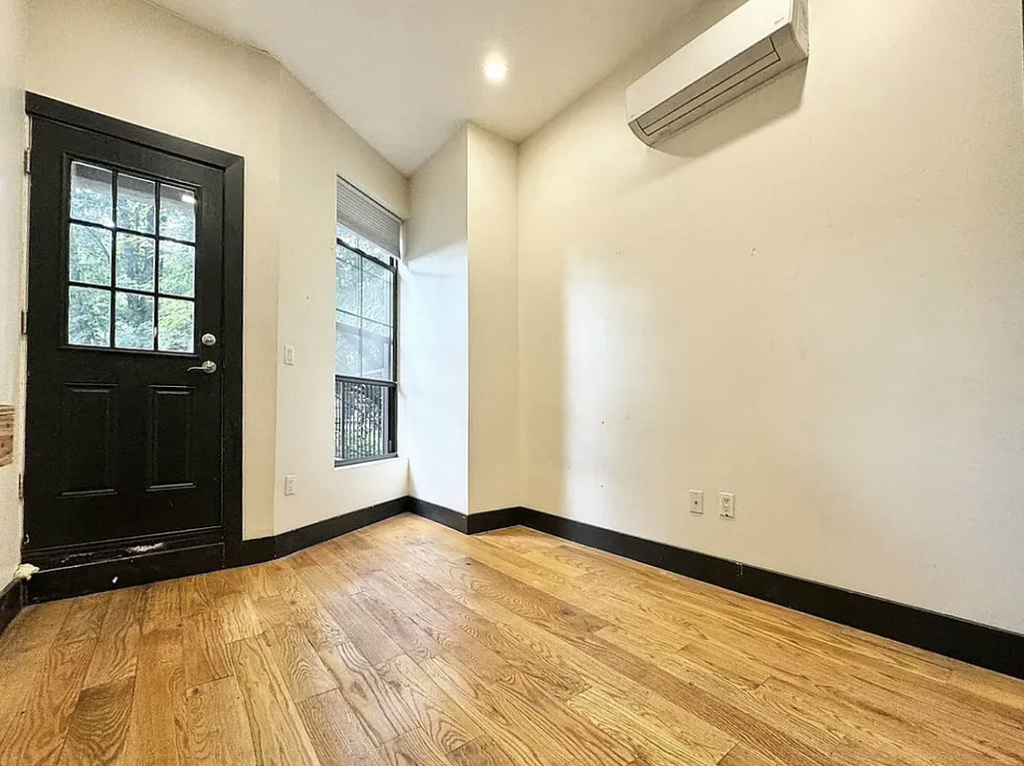 758 Putnam Avenue - Photo 3