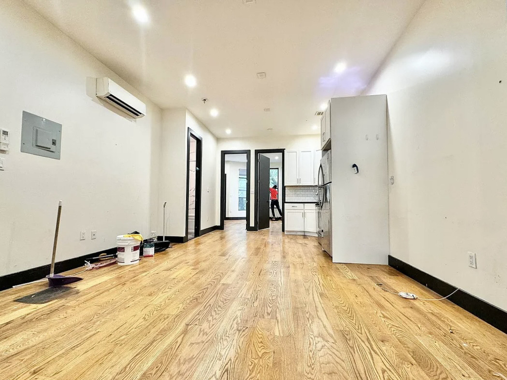 758 Putnam Avenue - Photo 5