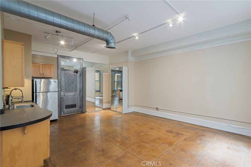 108 W 2nd Street - Photo 8