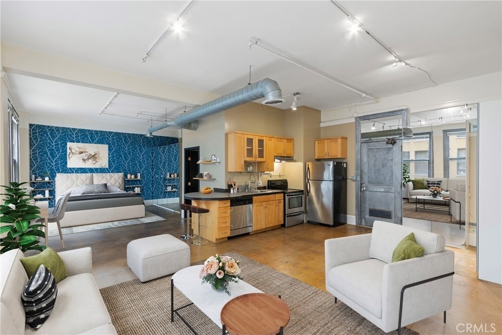 108 W 2nd Street - Photo 2